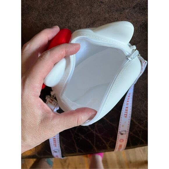 Sanrio Hello Kitty Silicone Crossbody Bag - Picture 9 of 12